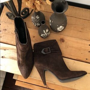 Size 7.5 rampage suede with bow and side zipper